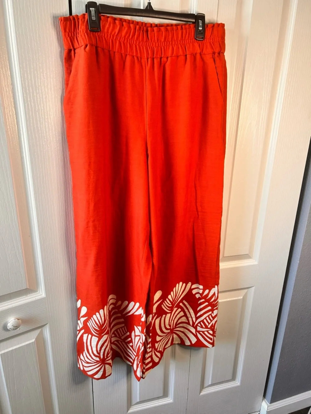 Nine West Women’s Large Clay Wide-Leg Crop Pants with White Tropical Hem Print‎